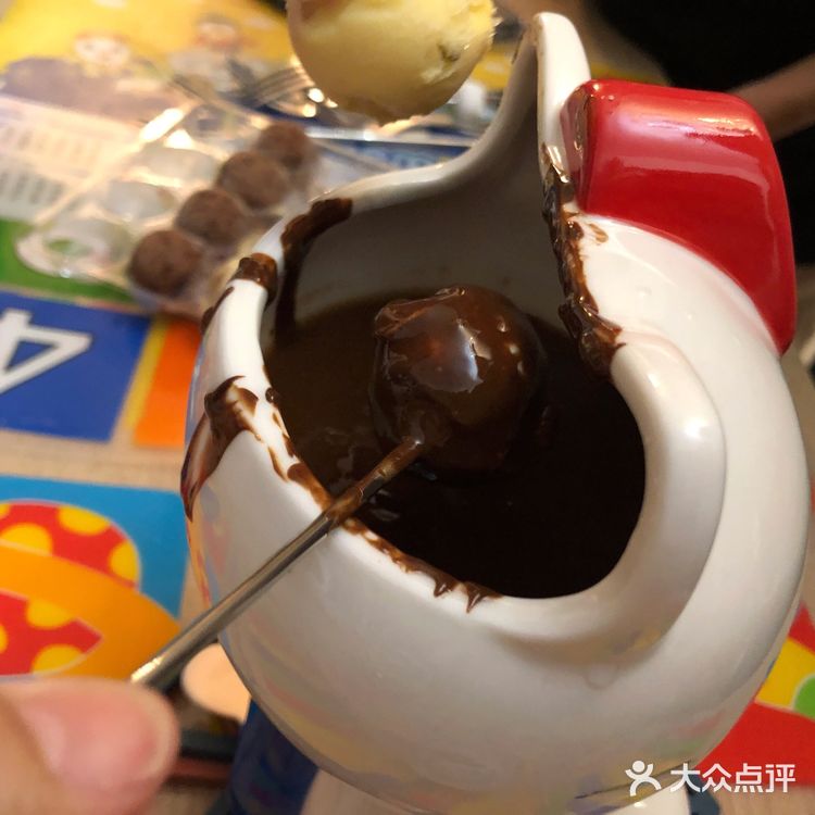 热闹开心 分享冰淇淋火锅  哈根达斯