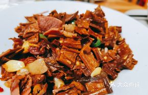 Stir-Fried Mountain Bamboo Shoots with Tender Dried Pork
