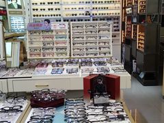 -美式眼镜·授权蔡司.依视路.尼康.豪雅.明月(人民广场店)