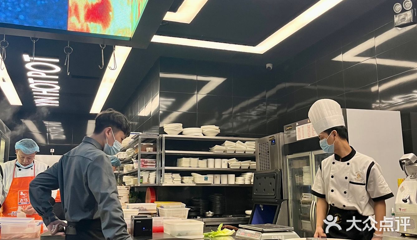 成都首家黑金火锅店❗️在吧台上吃火锅什么体验❓