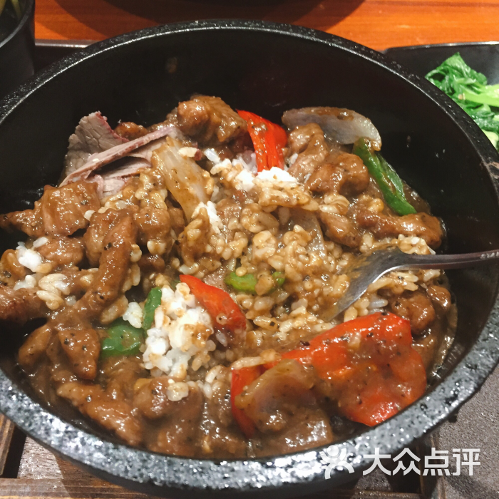 黑椒牛柳拌飯