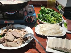 -茸梅路右拐龙虾-农家菜(松江店)