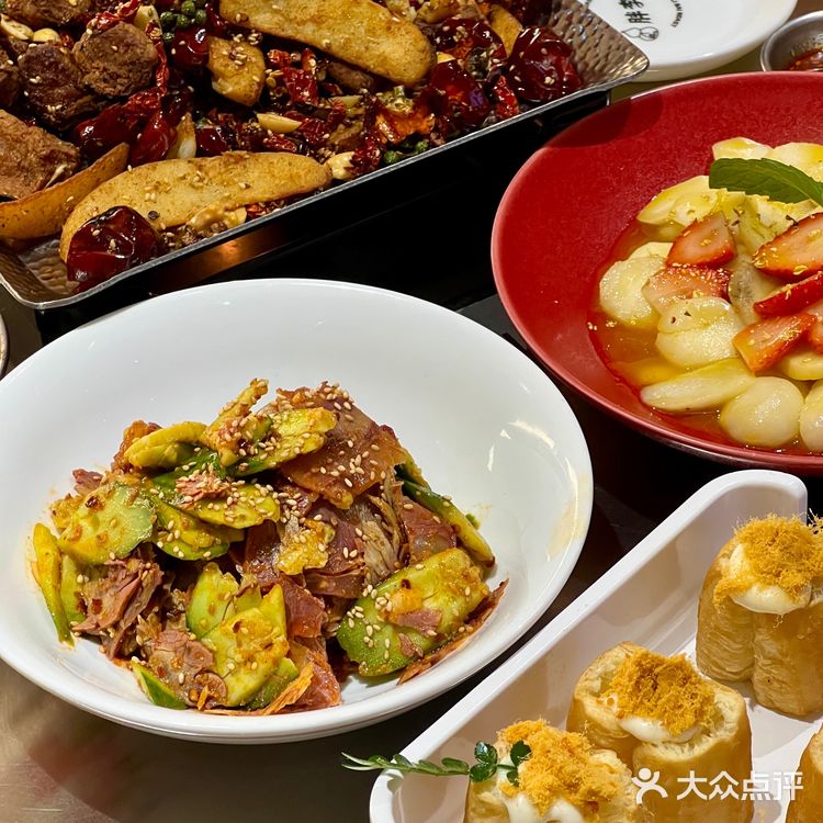 西安大唐不夜城最佳观景位竟然藏在陕菜烧烤店！