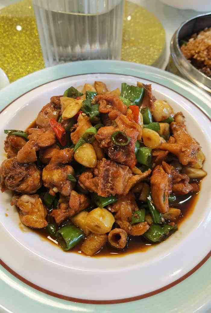 酱香好吃一些钱江肉丝味道也满正宗的反正就是价廉物美旁边也来杭鸡