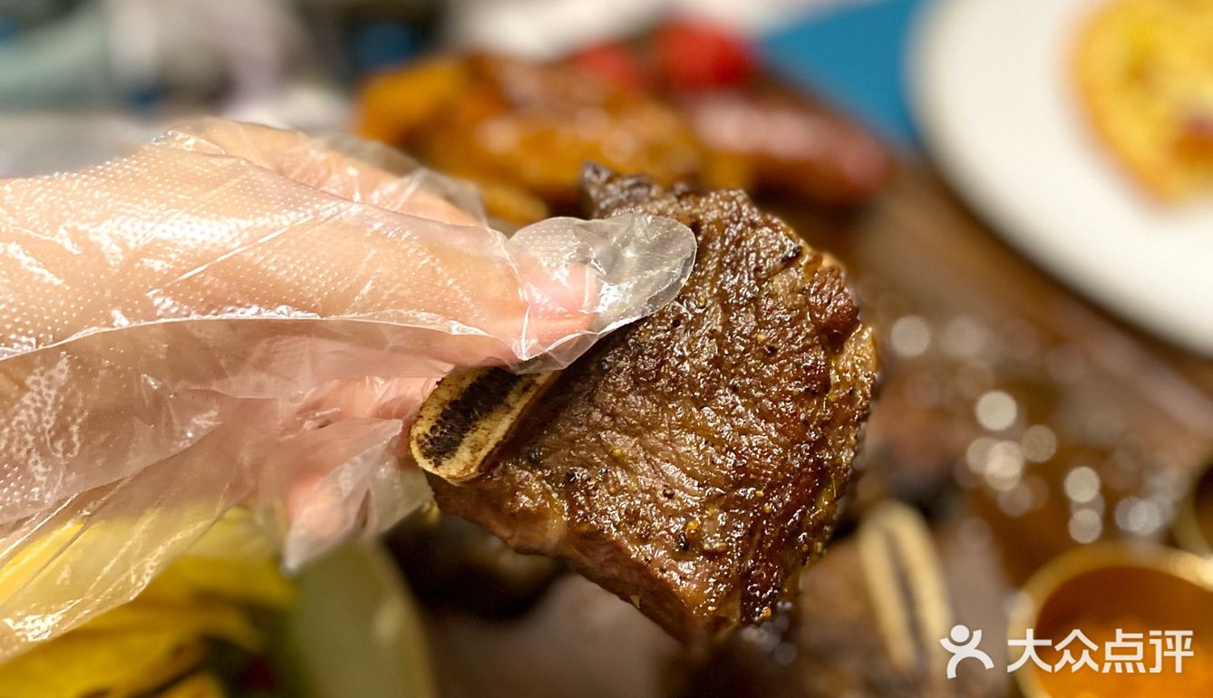 江景餐厅｜重庆竟然有在鲜花丛中品尝美食⁉️