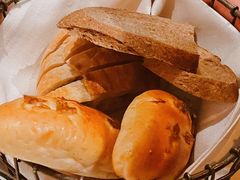 面包-Wolfgang’s Steakhouse 沃夫冈牛排馆(上海白玉兰广场店)