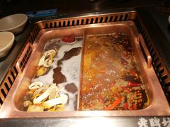-老牌坊云南鱼豆花火锅(哈西万达店)