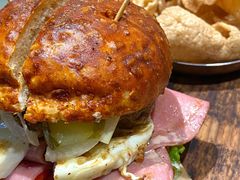 双蛋指椒牛肉汉堡-魏斯理汉堡(西安沣东吾悦店)