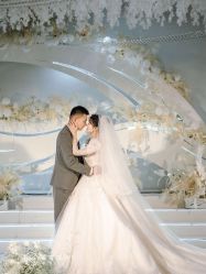 点击看大图 -曼青婚纱礼服馆