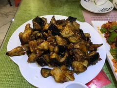 焦糖茄子牛肉粒-桃子餐厅·天津菜(红星路直营店)