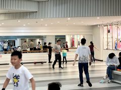 -冰纷万象滑冰场(深圳万象城店)