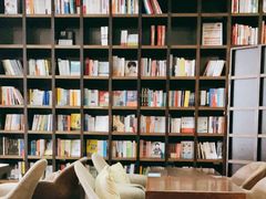 -钟书阁(松江泰晤士小镇店)