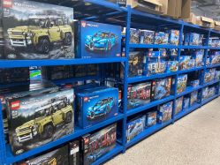 -逝水玩具折扣店