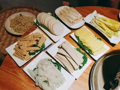 -茸梅路右拐龙虾-农家菜(松江店)