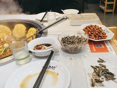 -鲁员外地锅鸡地锅鱼(古墩路店)