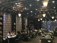 -钟书阁(松江泰晤士小镇店)