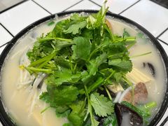 豚骨上汤小锅米线-肥汁米蘭香港米线(长宁来福士店)