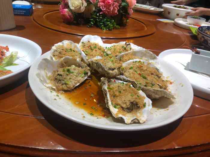 东港渔村海鲜大酒店-"店很大,进门就是菜品展示区,直接点菜,直.