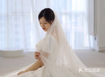 一直对缎面情有独钟疯狂的在点评寻找缎面婚纱