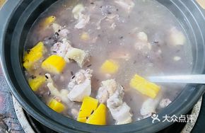 Black Sticky Rice Vinegar-Infused Ganoderma Chicken