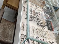 -美式眼镜·授权蔡司.依视路.尼康.豪雅.明月(人民广场店)