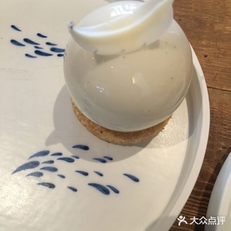 没解冻好. 我尝了下外层 椰奶味道很浓