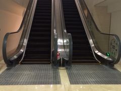 上商场扶手电梯-皇庭广场-地下停车场