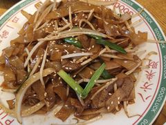 干炒牛河-去茶去餐厅(中央大街店)