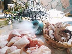 -洪氏嗨捞·广东猪肚鸡·椰子鸡火锅(西咸万象城店)