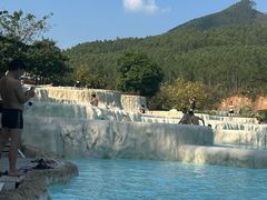 -十万大山布透温泉