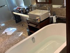 -三亚湾海居铂尔曼度假酒店