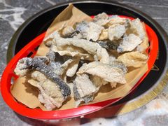 炸鱼皮-禄婶鸡煲·打边炉