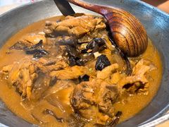 小鸡炖蘑菇-关东小磨东北菜(上海长风大悦城店)
