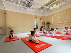 -炫艺舞蹈培训中心(枫尚奥特莱斯店)