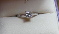 1克拉公主方-威德钻石-克拉钻大本营(南京东路店)