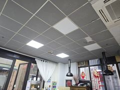 -在巷子里的烤肉店·螺蛳粉烤鱼·牛蛙(和美城店)