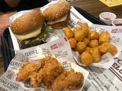 -The Habit Burger Grill 哈比特汉堡(世博店)