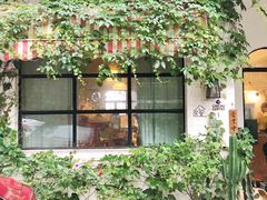 -彳亍咖啡·这里(水湾路店)