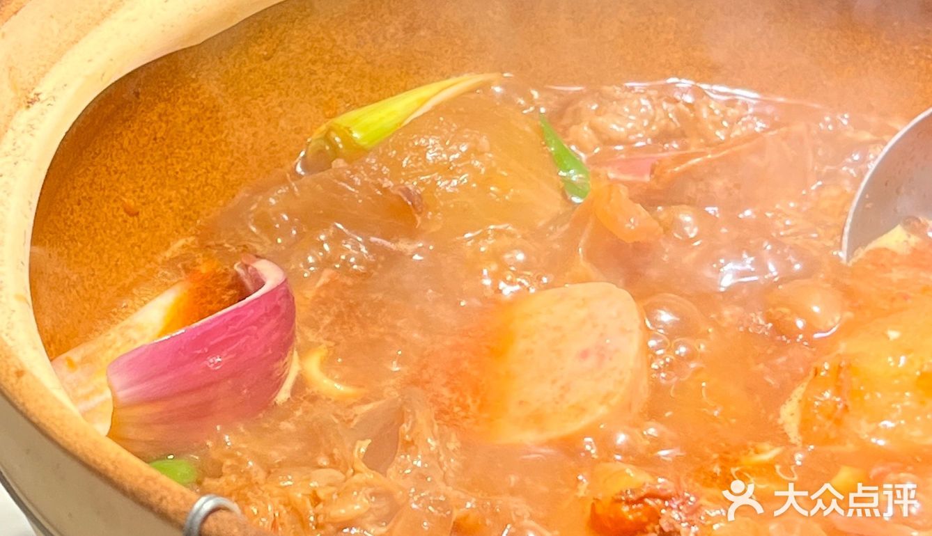 新开业的牛腩火🔥锅，一锅三吃鲜掉眉毛