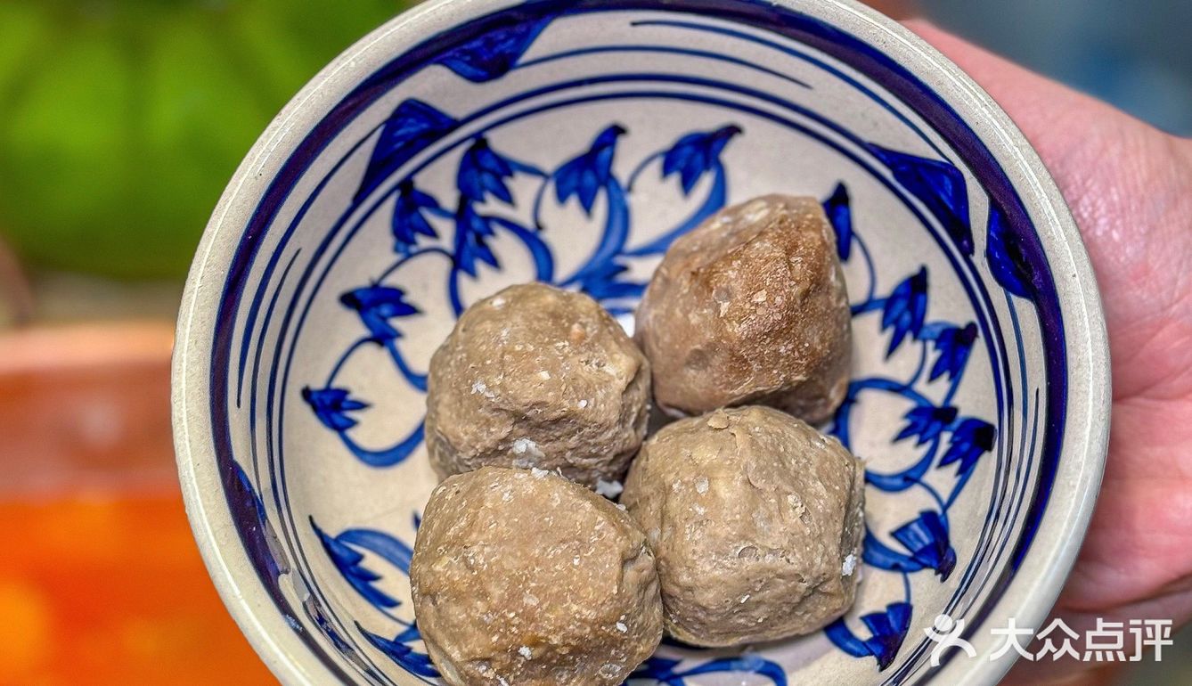不用去云南也能吃到地道酸汤火锅，忍不住胃口大开！