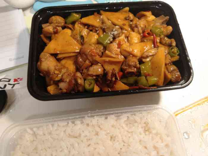 椒爸爸辣炒鸡米饭(同曦街店"这个是吃的外卖,辣炒鸡米饭.