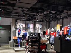 -阿迪达斯(百联徐汇商业广场运动旗舰店)