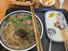 -云阿蛮云南生烫牛肉米线(奉贤路店)