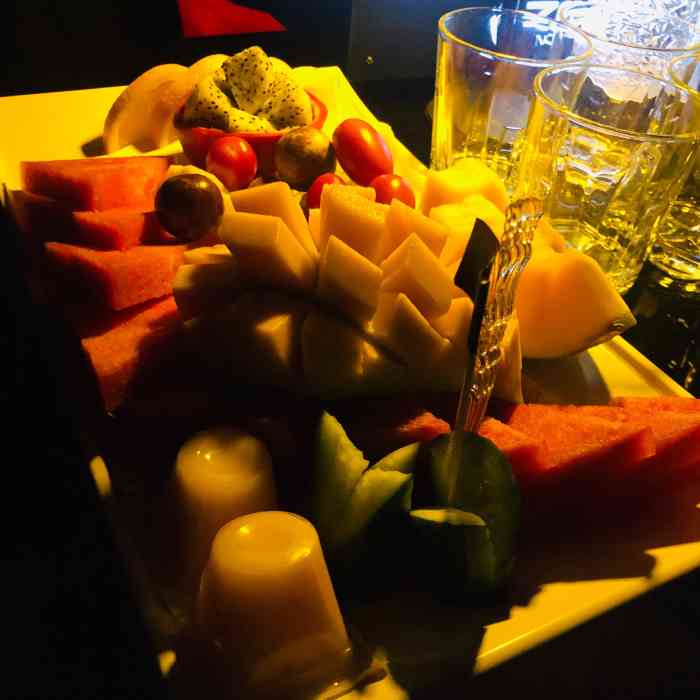 斑马酒吧 zebra club-"中奖了大众点评网的霸王餐活动,进场后服务.