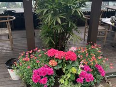 -冰冰龙虾·江湖菜·花园江景餐厅