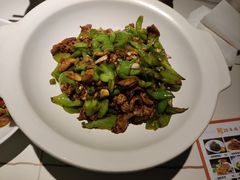 -阿瓦山寨·湘菜现炒·剁椒鱼头王(咸阳总店)