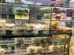 面包甜点陈列柜-白玉兰食品甜凤店(合生汇店)