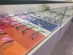 -提一眼镜·蔡司·依视路(小寨店)