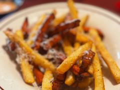 炸红薯条配黑松露芝士-BROWNSTONE布朗石西班牙餐厅(富城店)