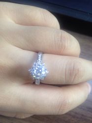 -威德钻石-克拉钻大本营(南京东路店)